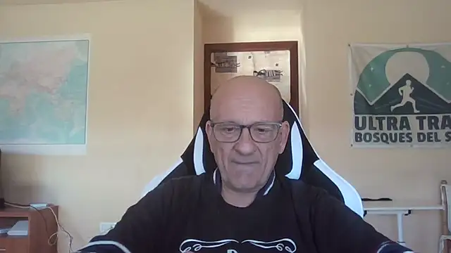 Snapshot of llopaco chatting on April 5, 2026, 9:16 am llopaco online show from April 5, 2026, 9:16 am