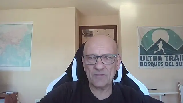 Snapshot of llopaco chatting on April 4, 2026, 9:49 am llopaco online show from April 4, 2026, 9:49 am