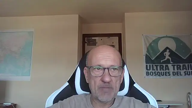 Snapshot of llopaco chatting on April 9, 2026, 12:00 pm llopaco online show from April 9, 2026, 12:00 pm