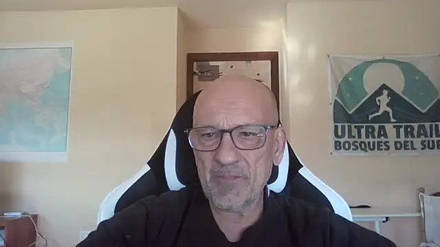 Snapshot of llopaco chatting on April 2, 2026, 9:27 am llopaco online show from April 2, 2026, 9:27 am