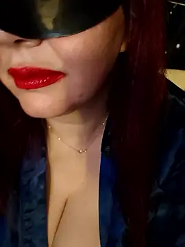 Loly2025 online show from April 18, 2026, 7:07 pm