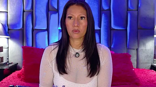 Aisha Nowak online show from April 21, 2026, 10:38 pm