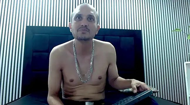 Snapshot of JhonTorres018 chatting on February 18, 2025, 3:42 am JhonTorres018 online show from February 18, 2025, 3:42 am