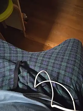 Snapshot of halu5400 chatting on December 18, 2025, 1:04 pm halu5400 online show from December 18, 2025, 1:04 pm