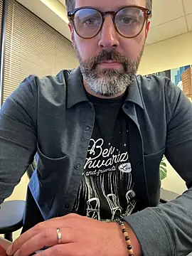 plaintreebull online show from April 2, 2026, 4:13 pm