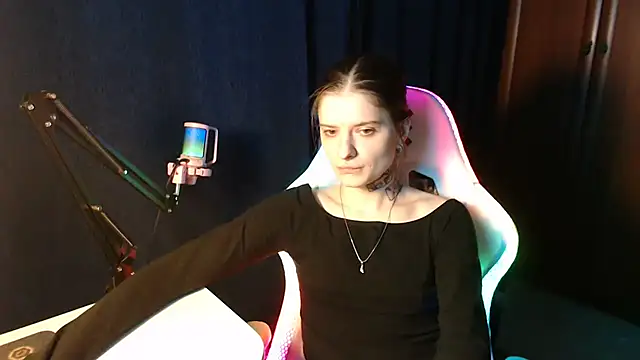 your---love online show from February 18, 2025, 5:09 pm