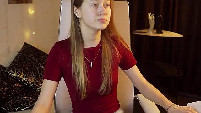 Snapshot of EveMundie chatting on December 15, 2025, 6:30 am EveMundie online show from December 15, 2025, 6:30 am