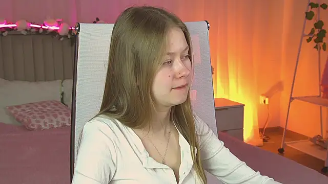 EveMundie online show from April 11, 2026, 9:46 am