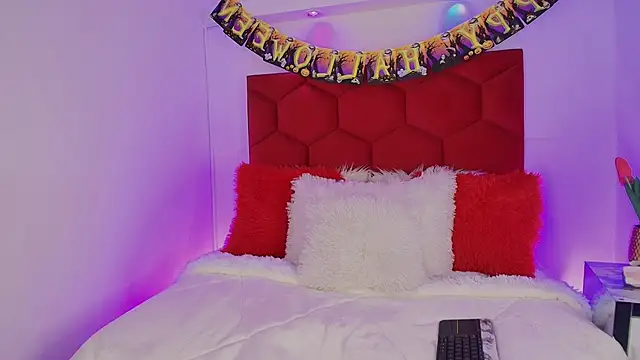 Snapshot of LoreleyNovoa chatting on October 29, 2025, 3:27 am LoreleyNovoa online show from October 29, 2025, 3:27 am