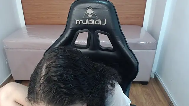 danatella a online show from October 24, 2025, 12:59 pm