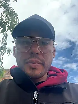 locoxTi45 online show from February 17, 2025, 7:33 pm