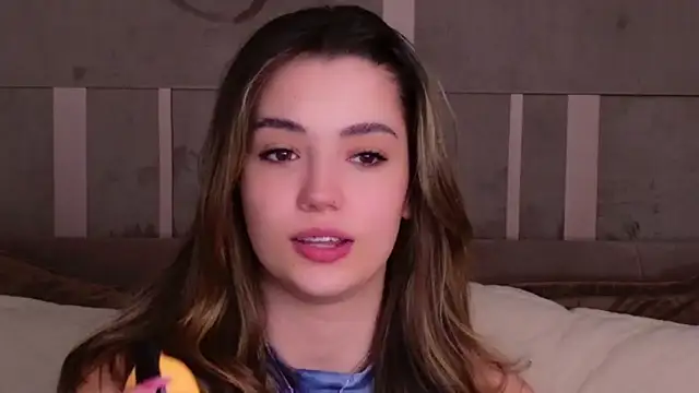 Snapshot of Alice_Deleon chatting on February 24, 2025, 12:52 am Alice Deleon online show from February 24, 2025, 12:52 am