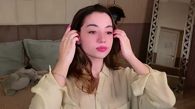 Snapshot of Alice_Deleon chatting on February 27, 2025, 9:25 pm Alice Deleon online show from February 27, 2025, 9:25 pm