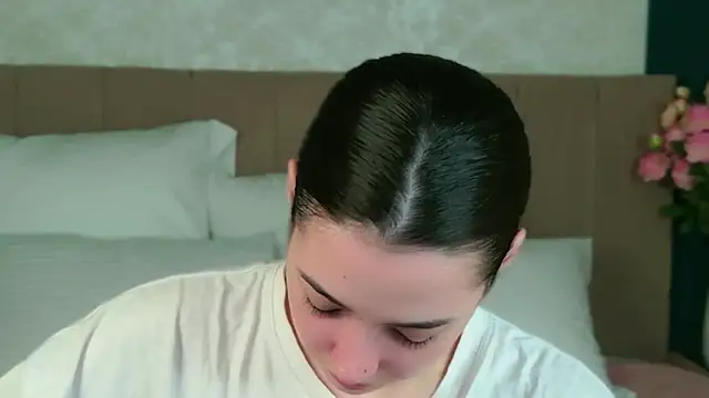 Snapshot of Alice_Deleon chatting on December 4, 2025, 11:20 am Alice Deleon online show from December 4, 2025, 11:20 am