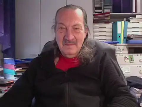 Snapshot of HMStraps01 chatting on December 10, 2024, 11:00 am HMStraps01 online show from December 10, 2024, 11:00 am