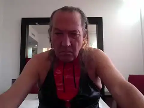 Snapshot of HMStraps01 chatting on September 26, 2025, 4:36 pm HMStraps01 online show from September 26, 2025, 4:36 pm