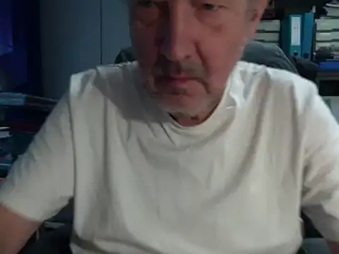 Snapshot of HMStraps01 chatting on December 19, 2024, 11:29 am HMStraps01 online show from December 19, 2024, 11:29 am