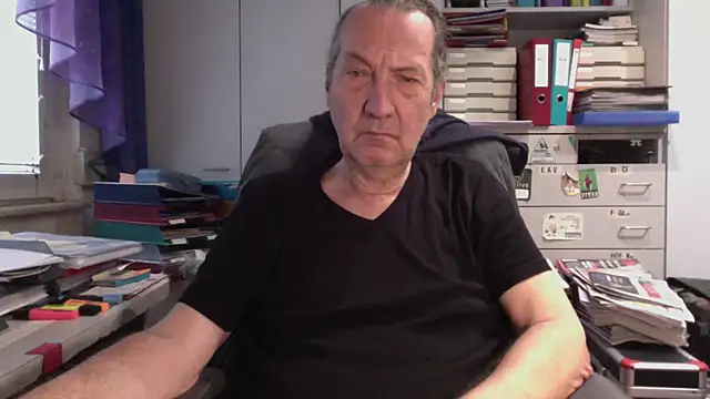 Snapshot of HMStraps01 chatting on February 26, 2025, 8:28 am HMStraps01 online show from February 26, 2025, 8:28 am