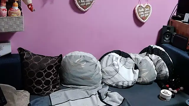 Snapshot of sexymelli18 chatting on February 26, 2025, 9:42 pm sexymelli18 online show from February 26, 2025, 9:42 pm