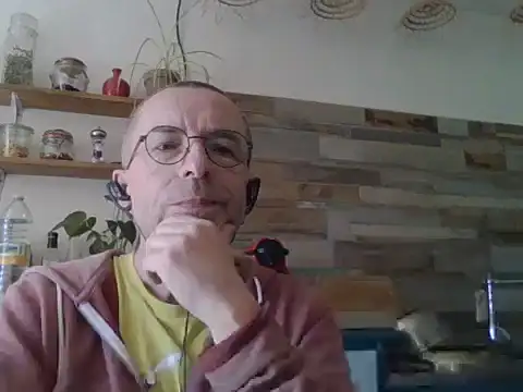 Snapshot of Xavspank2 chatting on April 15, 2026, 1:15 pm Xavspank2 online show from April 15, 2026, 1:15 pm