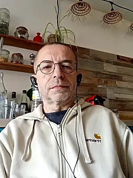 Snapshot of Xavspank2 chatting on April 14, 2026, 9:14 am Xavspank2 online show from April 14, 2026, 9:14 am
