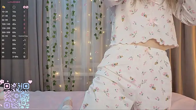 CarolinePepper online show from February 22, 2026, 1:57 pm