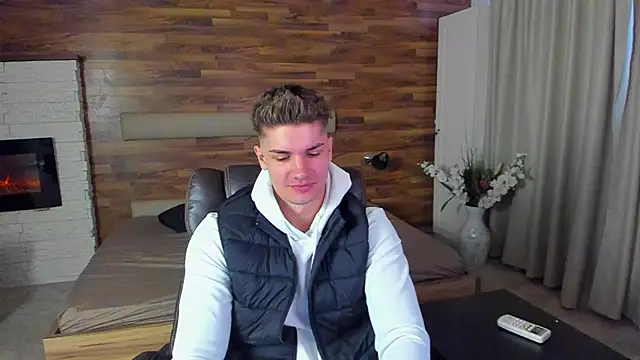 MaxKaiden online show from March 13, 2026, 6:40 am