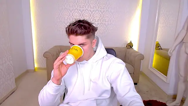 MaxKaiden online show from April 11, 2026, 9:13 am