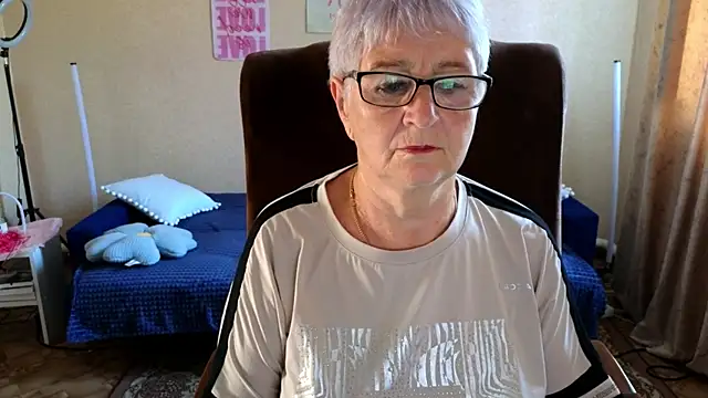 Snapshot of Sandra_Snowflake chatting on July 7, 2026, 4:15 am Sandra Snowflake online show from July 7, 2026, 4:15 am