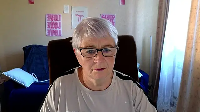Snapshot of Sandra_Snowflake chatting on June 24, 2026, 3:49 am Sandra Snowflake online show from June 24, 2026, 3:49 am