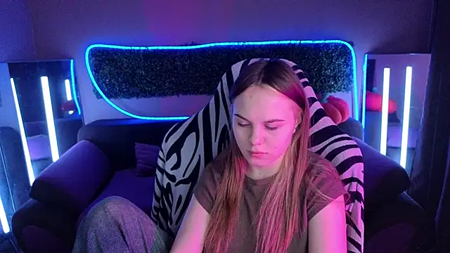 Snapshot of Dyna_bae chatting on November 19, 2025, 2:22 am Dyna bae online show from November 19, 2025, 2:22 am