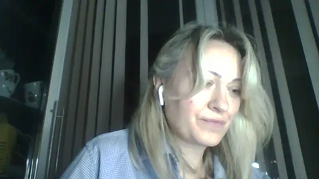 Snapshot of Mary888x chatting on March 6, 2025, 8:27 pm Mary888x online show from March 6, 2025, 8:27 pm