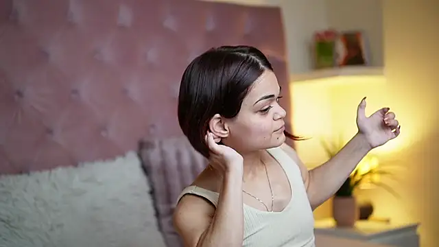 Snapshot of MaiaMini chatting on November 21, 2025, 9:25 pm MaiaMini online show from November 21, 2025, 9:25 pm