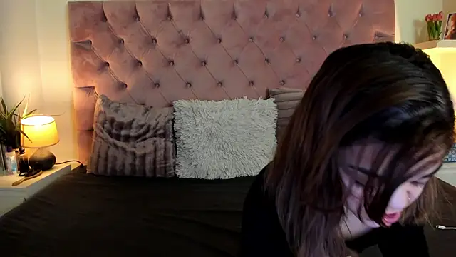 Snapshot of MaiaMini chatting on March 6, 2025, 8:37 pm MaiaMini online show from March 6, 2025, 8:37 pm