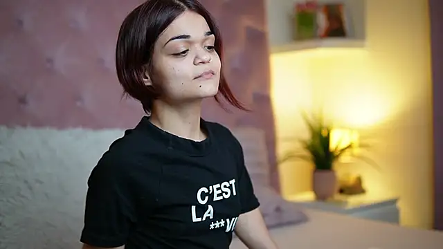 Snapshot of MaiaMini chatting on October 27, 2025, 10:00 pm MaiaMini online show from October 27, 2025, 10:00 pm