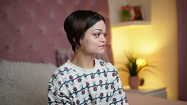 Snapshot of MaiaMini chatting on September 9, 2025, 6:39 pm MaiaMini online show from September 9, 2025, 6:39 pm