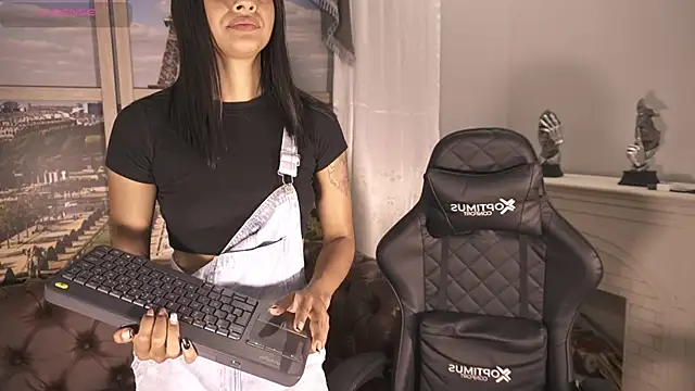 katia foxxx  online show from June 12, 2026, 5:32 pm