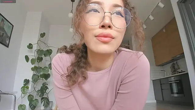 Snapshot of mey_baee chatting on November 5, 2025, 9:12 am mey baee online show from November 5, 2025, 9:12 am