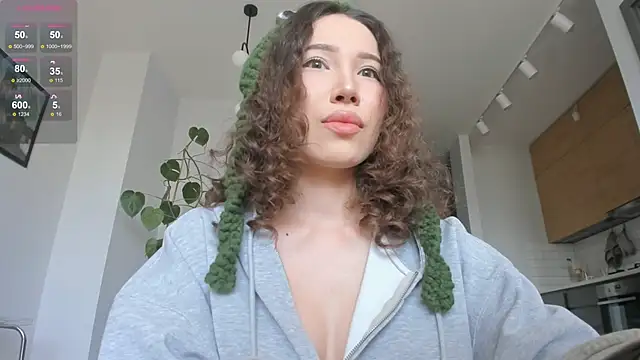 Snapshot of mey_baee chatting on November 22, 2025, 10:14 am mey baee online show from November 22, 2025, 10:14 am