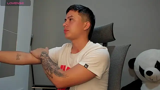 mattiwsmorris  online show from November 12, 2025, 1:48 pm