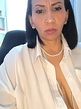 Snapshot of Mrsvictoriaaa chatting on July 4, 2026, 7:29 pm Mrsvictoriaaa online show from July 4, 2026, 7:29 pm