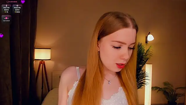 Snapshot of FloraBonde chatting on March 2, 2025, 7:10 am FloraBonde online show from March 2, 2025, 7:10 am