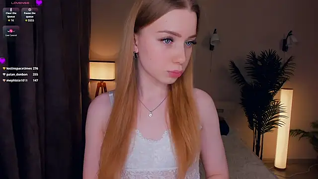 Snapshot of FloraBonde chatting on March 3, 2025, 7:03 am FloraBonde online show from March 3, 2025, 7:03 am