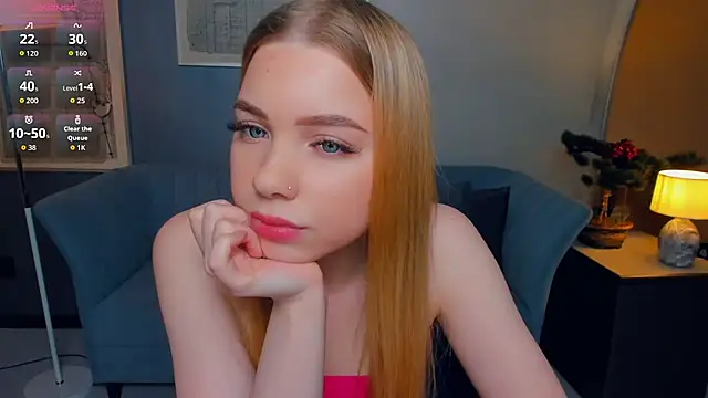 Snapshot of FloraBonde chatting on October 8, 2025, 10:06 am FloraBonde online show from October 8, 2025, 10:06 am