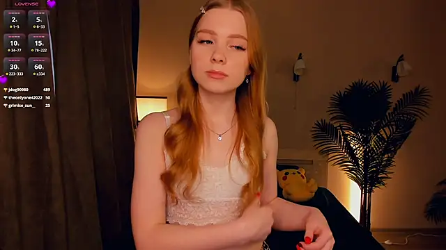 Snapshot of FloraBonde chatting on March 7, 2025, 1:40 pm FloraBonde online show from March 7, 2025, 1:40 pm