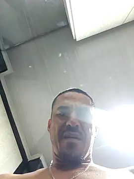 Iuver online show from February 9, 2026, 10:52 pm