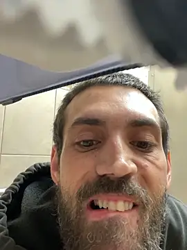 Snapshot of QueenM3 chatting on October 10, 2025, 10:32 pm QueenM3 online show from October 10, 2025, 10:32 pm