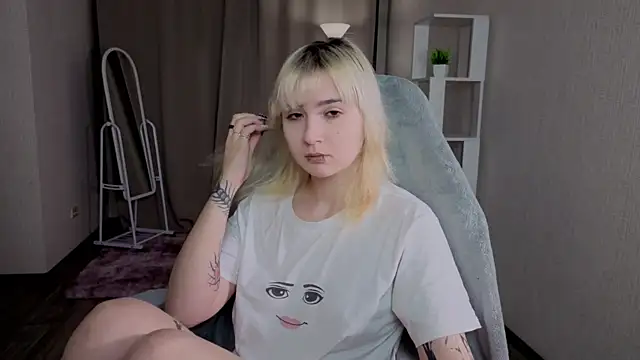 Snapshot of Nasy chatting on December 2, 2025, 5:14 pm Nasy online show from December 2, 2025, 5:14 pm