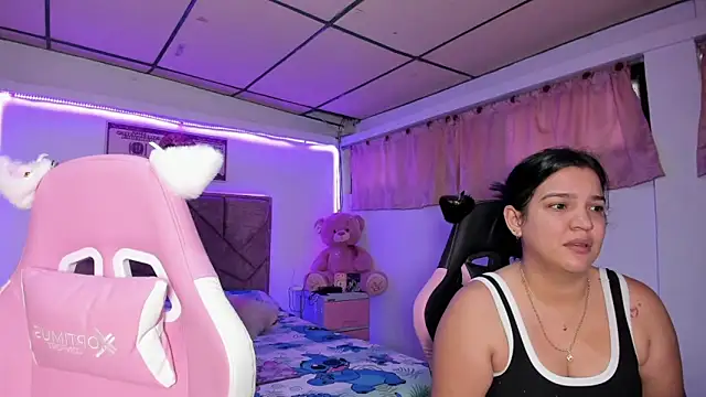 Cristal Smith20 online show from April 15, 2026, 1:04 pm