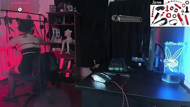 Snapshot of OnyxDiosaGotica chatting on October 8, 2025, 5:53 am OnyxDiosaGotica online show from October 8, 2025, 5:53 am